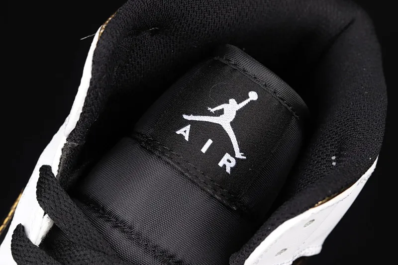 All categories Air Jordan Jordan series basketball shoes Air Jordan 1 Mid Air Jordan 1 Mid SE AJ1 Joe 1 white black gold Zhongbang basketball shoes 554724-190